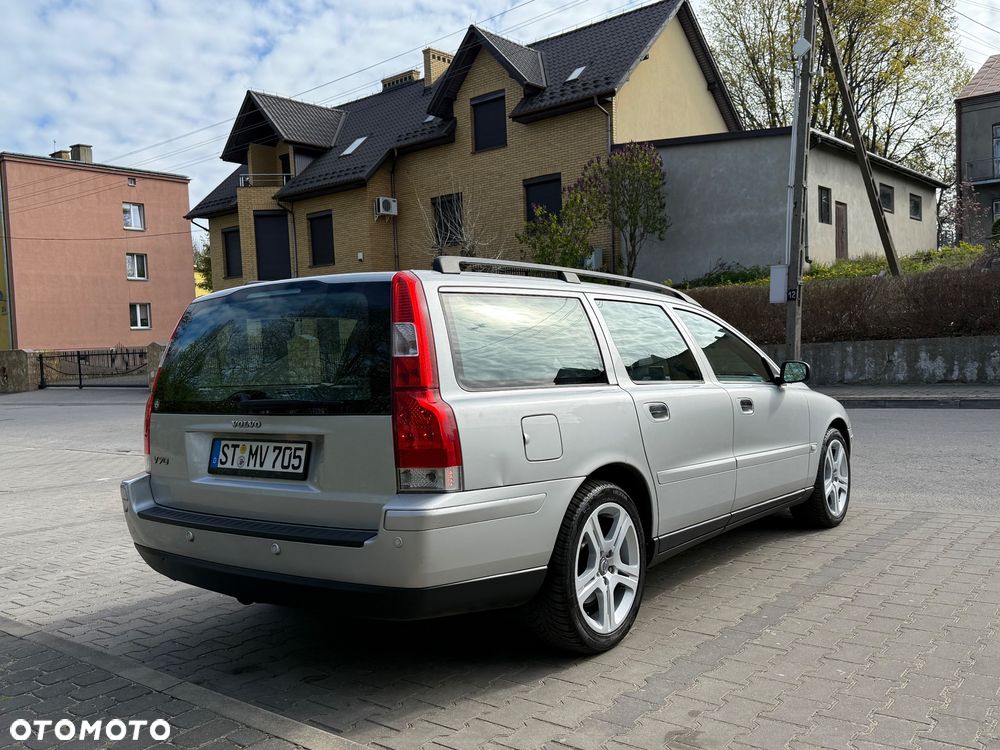 Volvo V70 2.4 Premium - 4