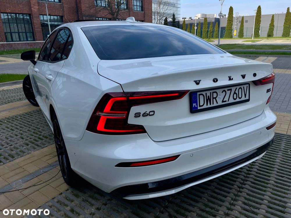 Volvo S60 B5 B R-Design - 4