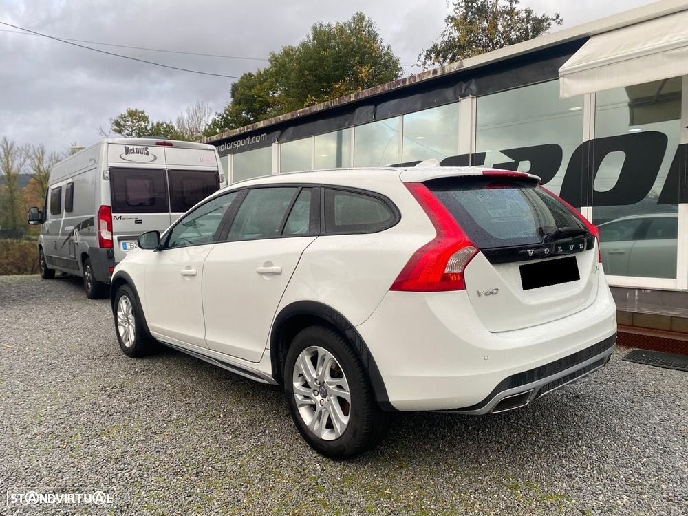 Volvo V60 Cross Country 2.0 D4 Momentum Geartronic - 4