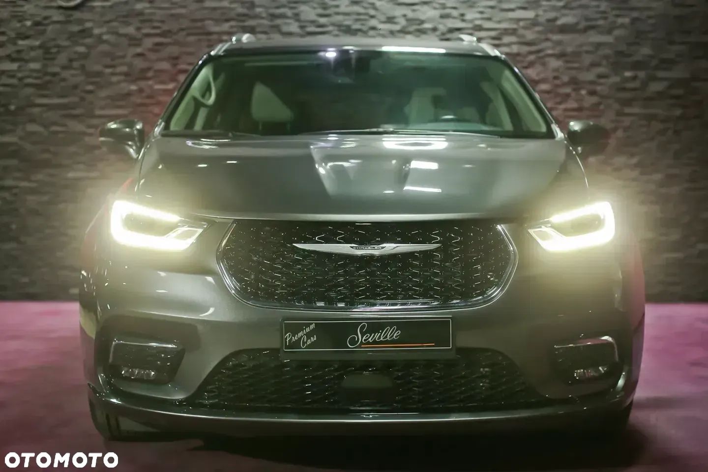Chrysler Pacifica - 1
