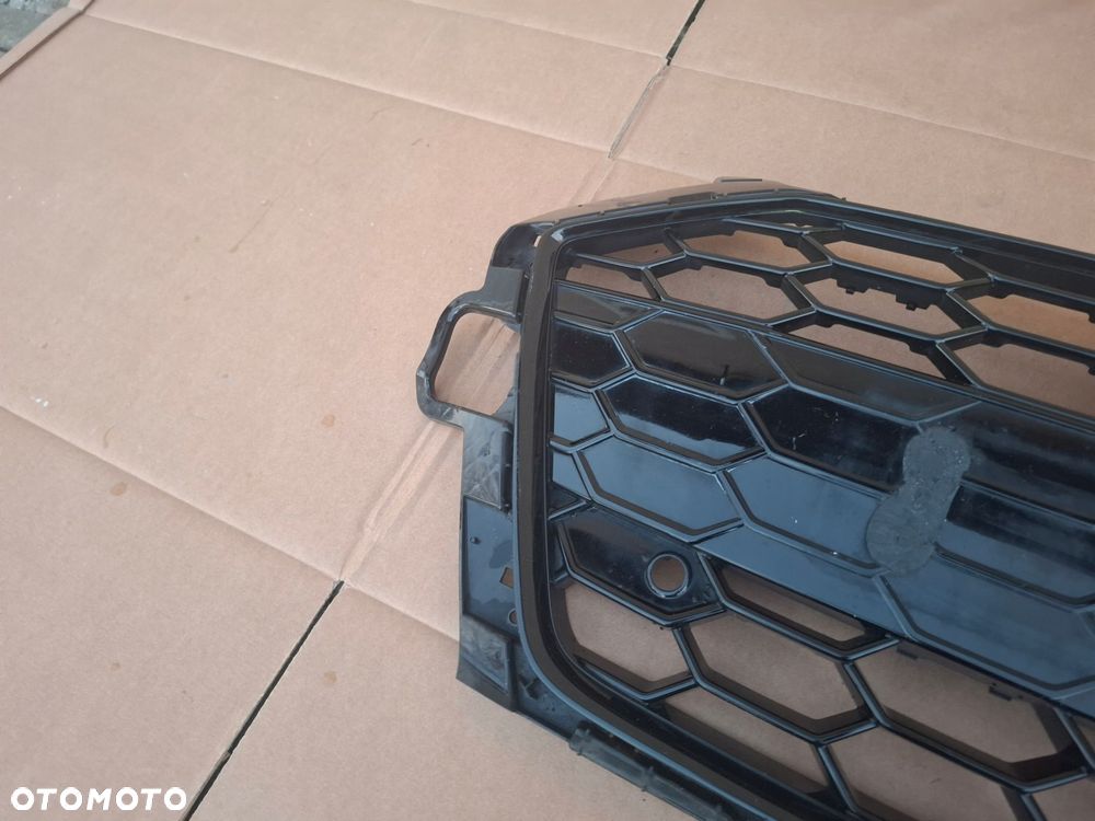grill atrapa audi a4 s4 b9 8w lift oryginał ładny stan - 3
