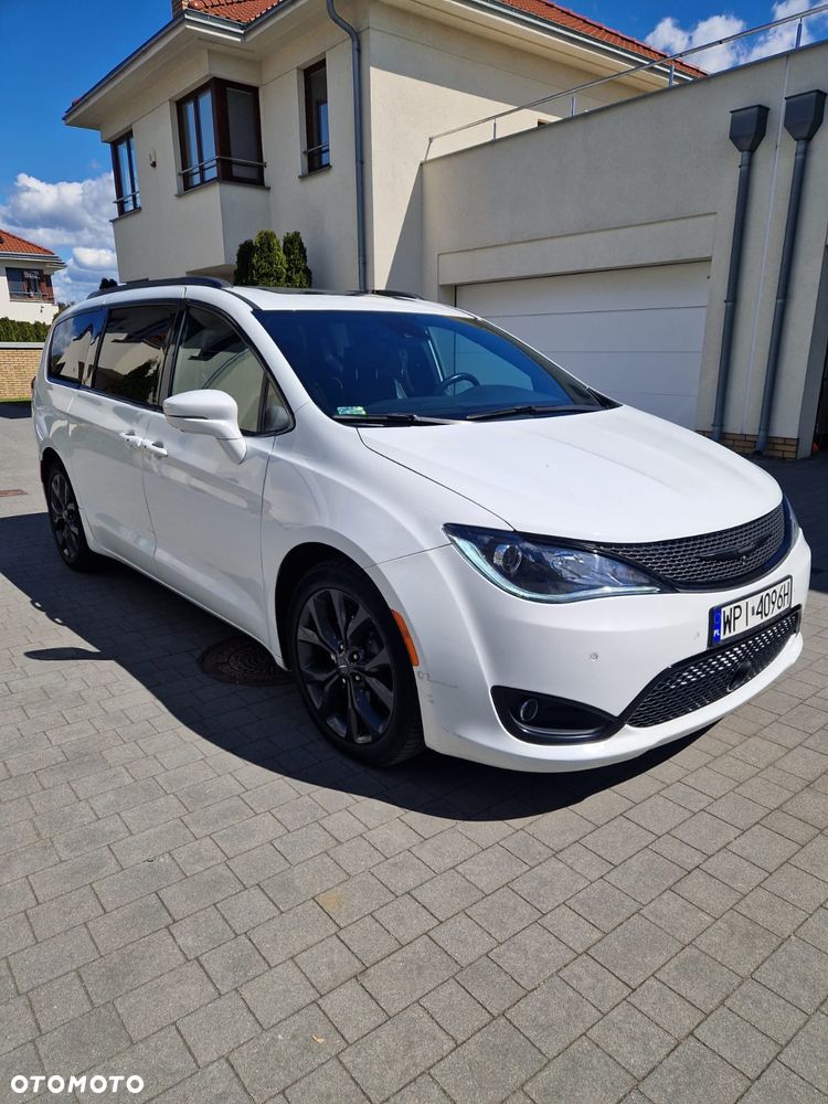 Chrysler Pacifica - 10