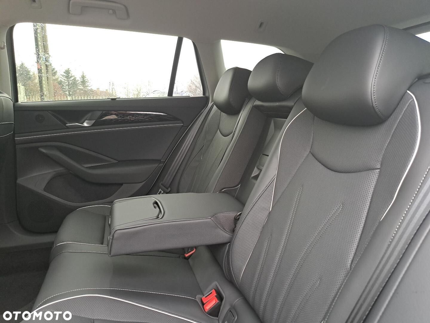 Volkswagen Passat - 16