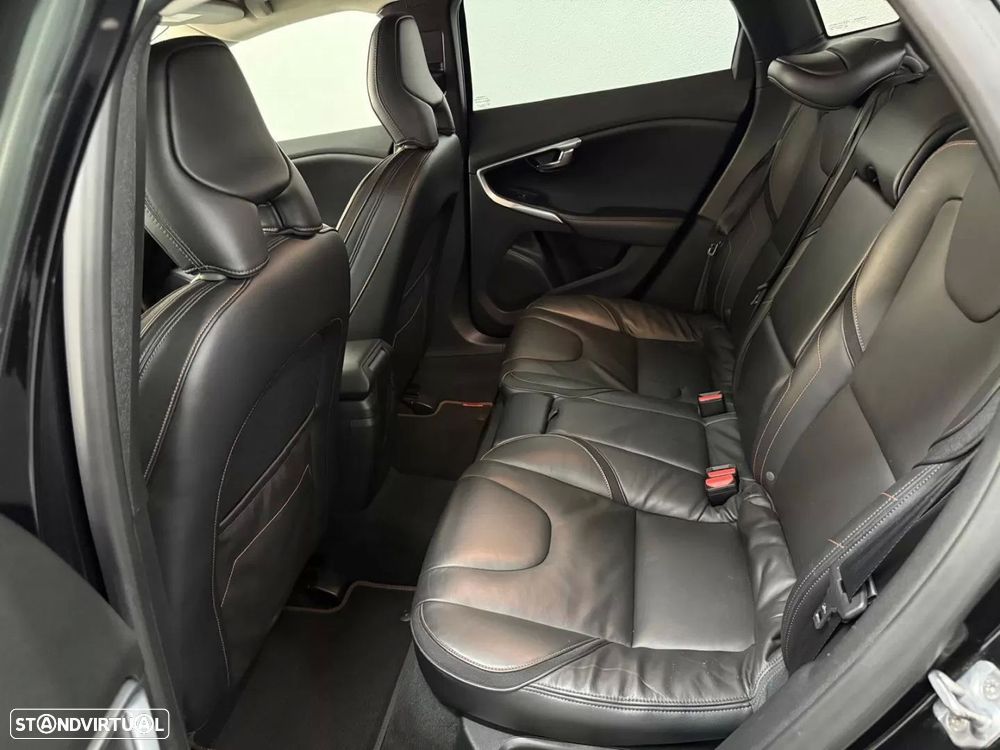Volvo V40 Cross Country - 13