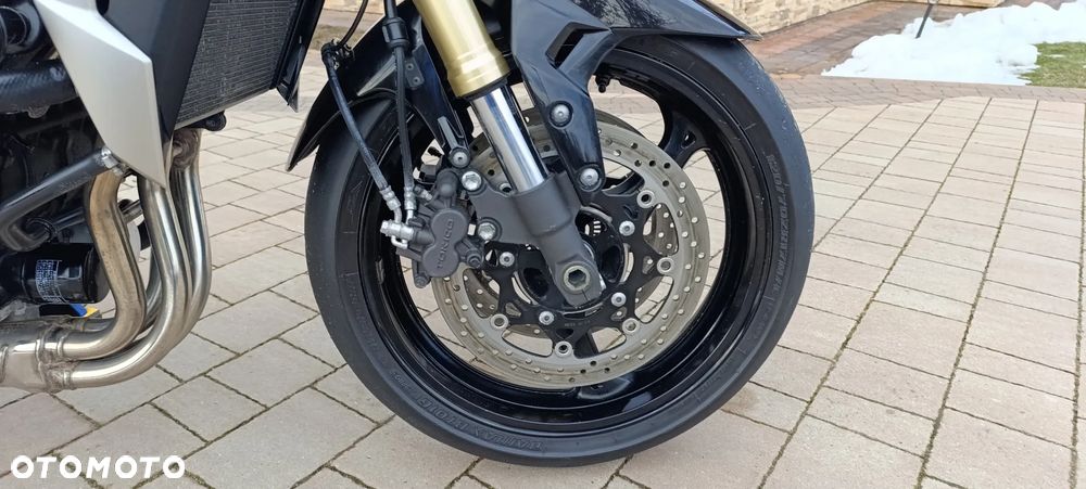Suzuki GSR - 28