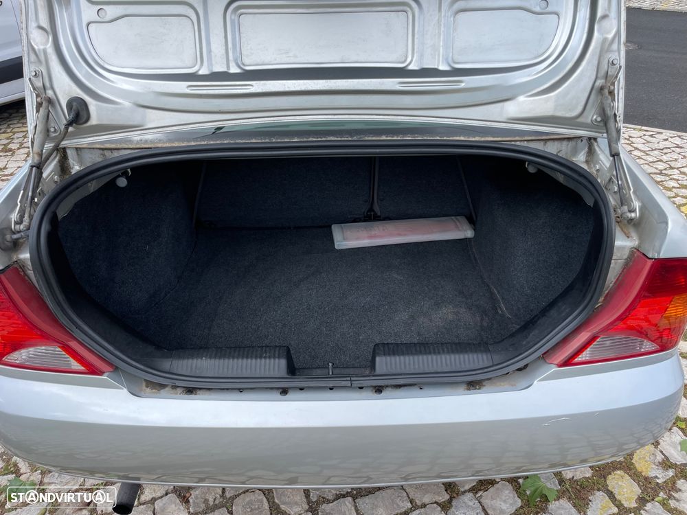 Ford Focus 1.6 Ghia - 16