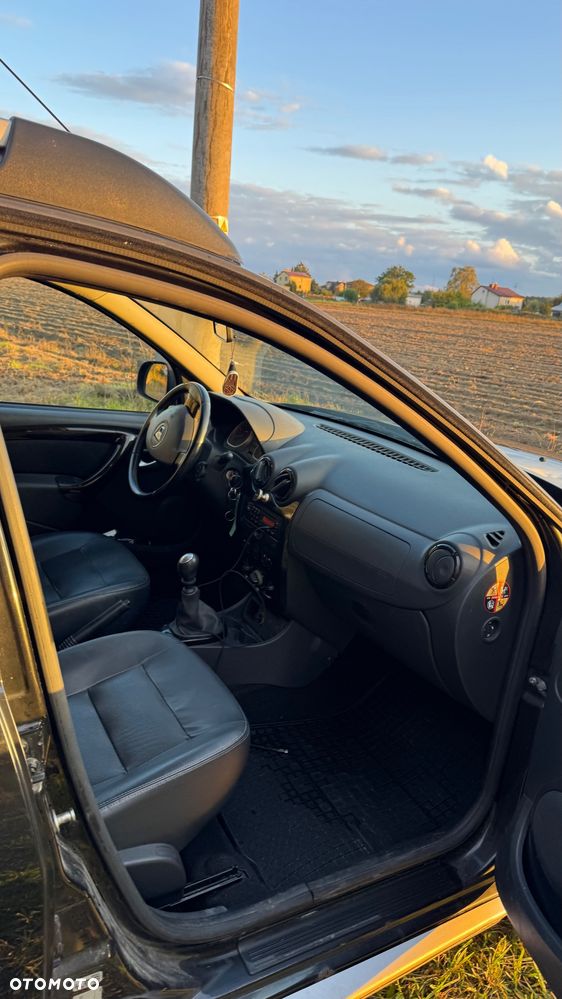 Dacia Duster 2011 photo 2