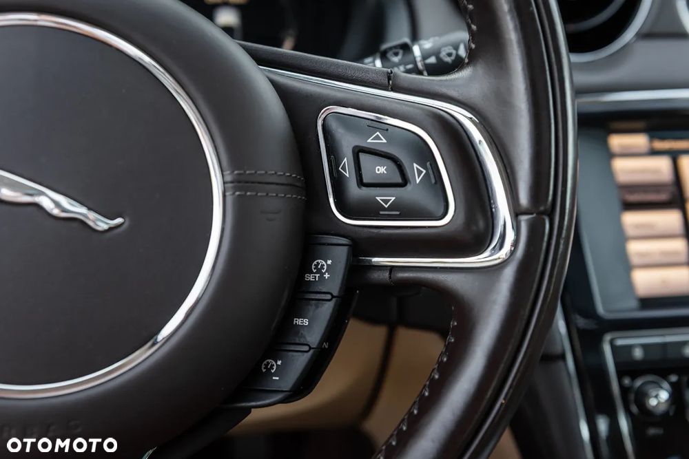 Jaguar XJ 3.0 V6 Kompressor AWD R-Sport - 23