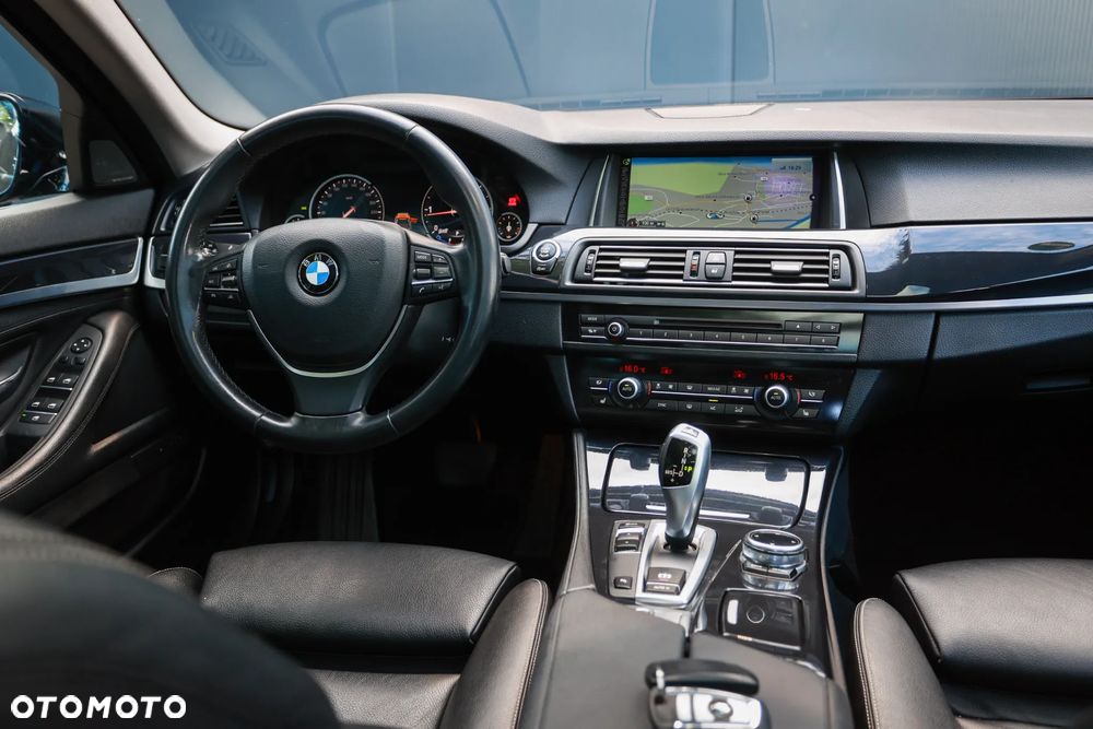 BMW Seria 5 525d Sport-Aut Luxury Line - 25