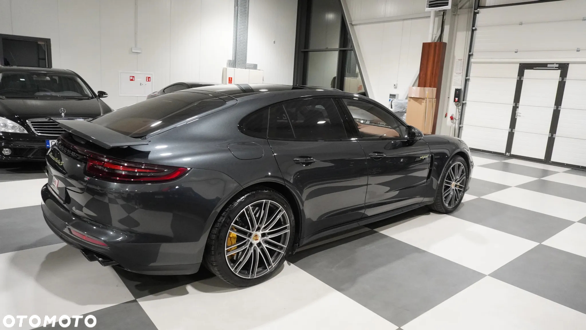 Porsche Panamera - 4