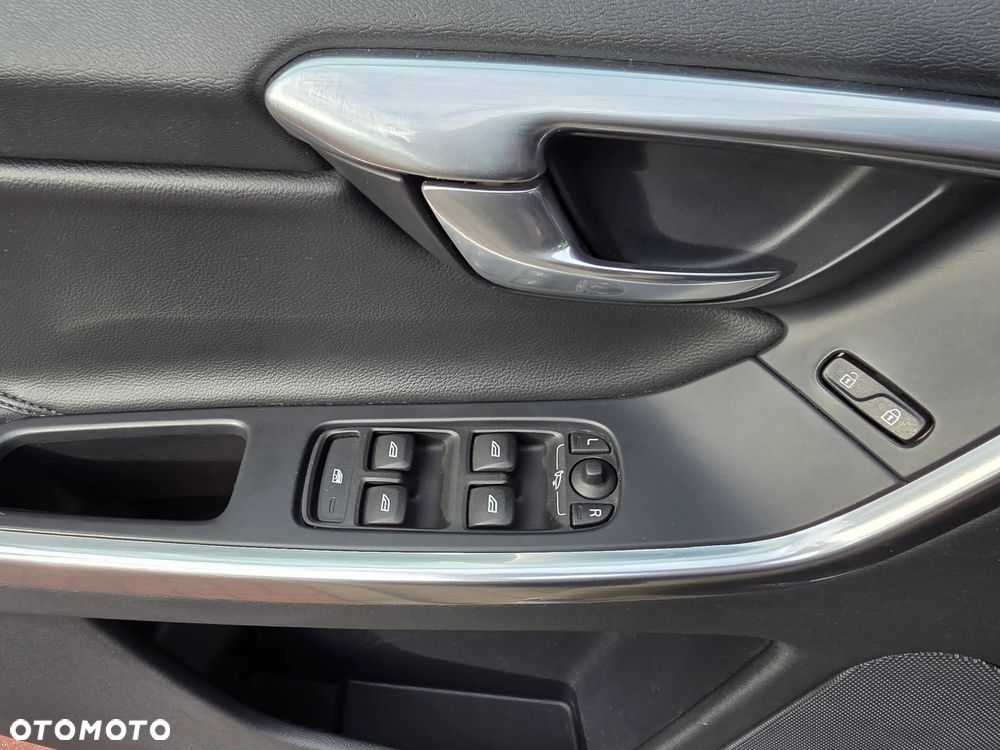 Volvo XC 60 D3 Drive-E Momentum - 32