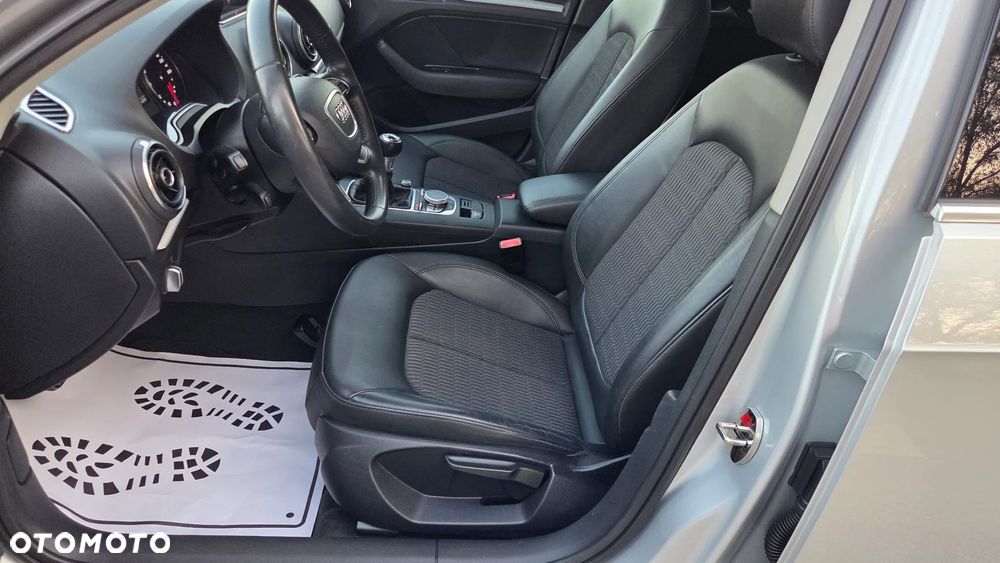Audi A3 Sportback 2.0 TDI S line Sportpaket - 23