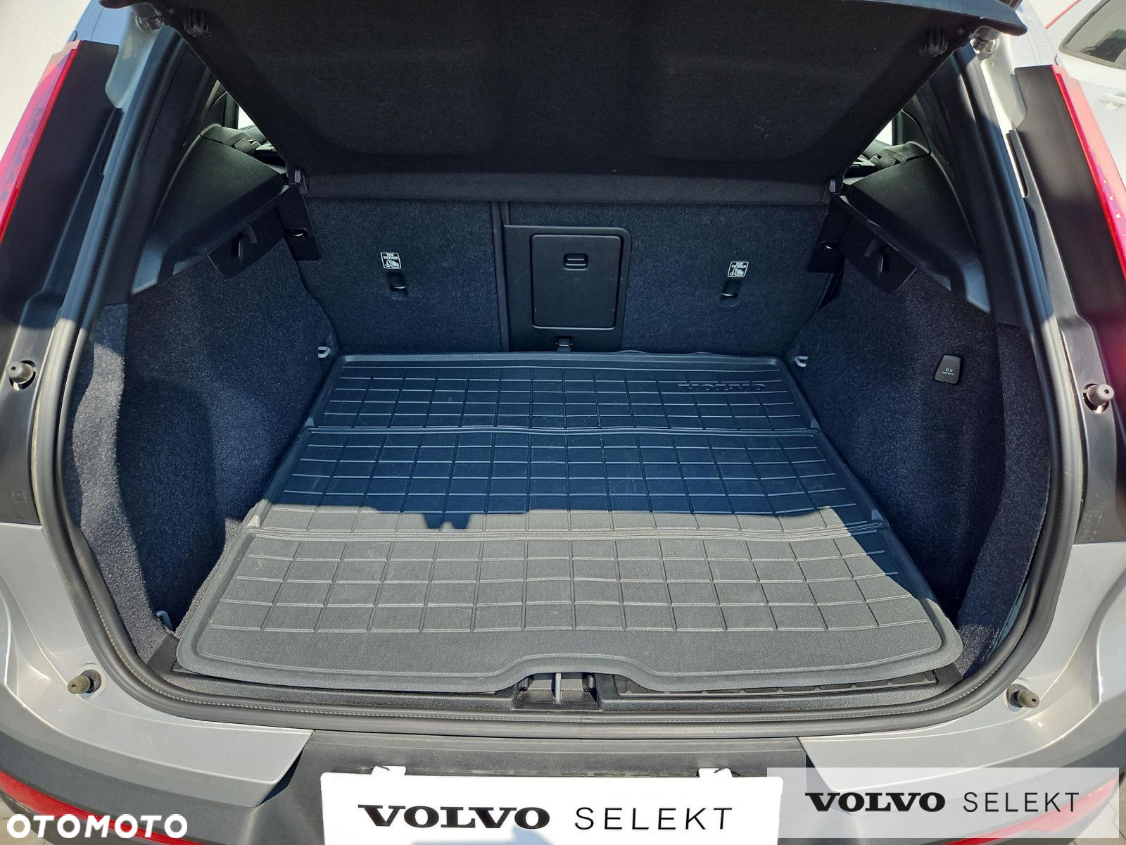Volvo XC 40 B3 Plus Dark - 30