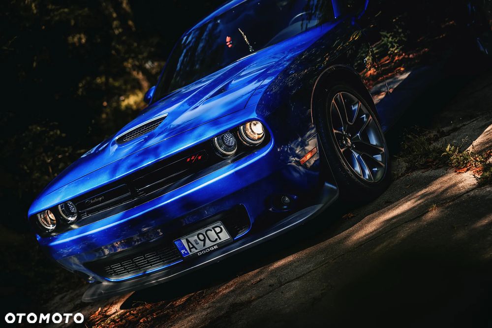 Dodge Challenger - 12