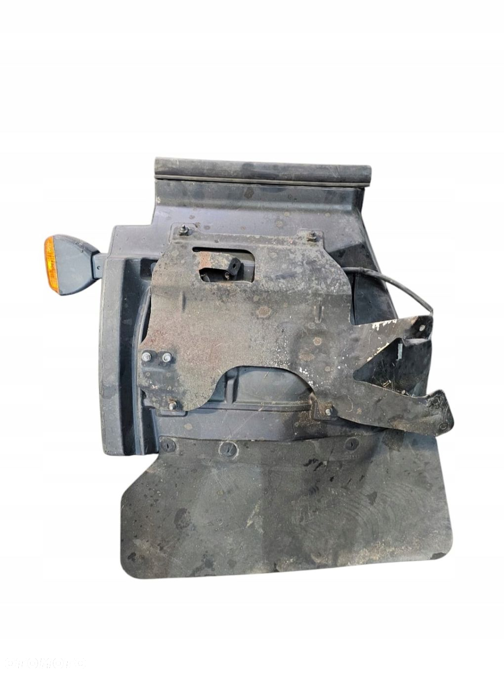 Nadkole chlapacz błotnik prawy Maxity Cabstar 07-23r - 2