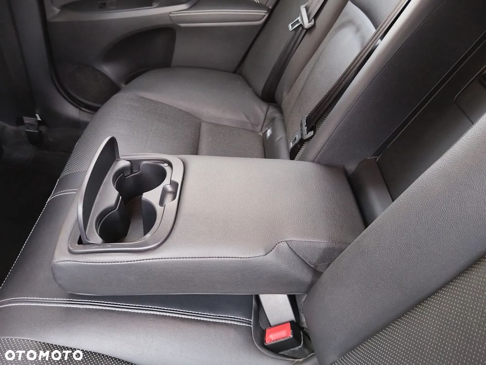 Toyota Avensis 1.8 Premium MS - 23