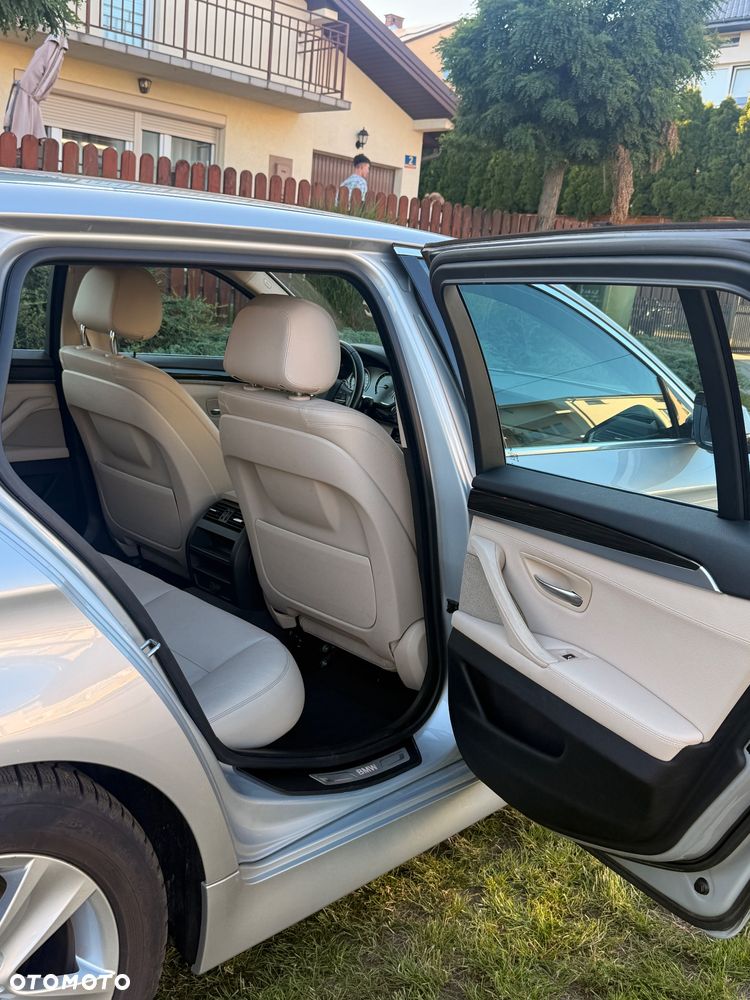 BMW Seria 5 528i xDrive Sport-Aut Luxury Line - 24