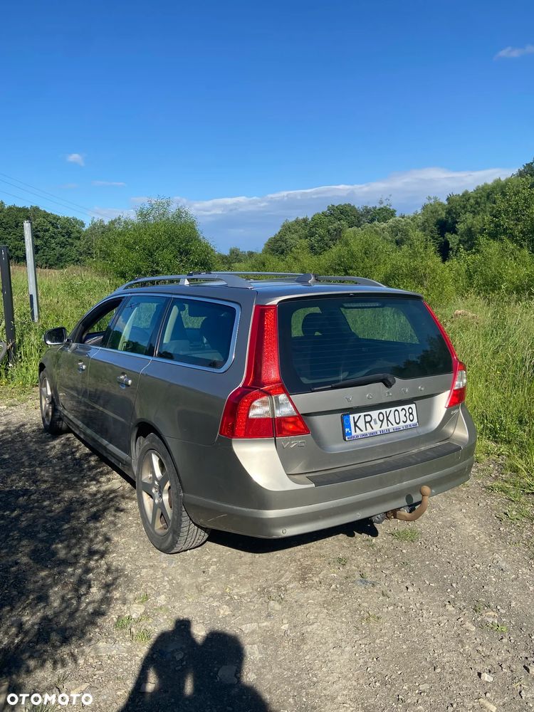 Volvo V70 2.4D Momentum - 4