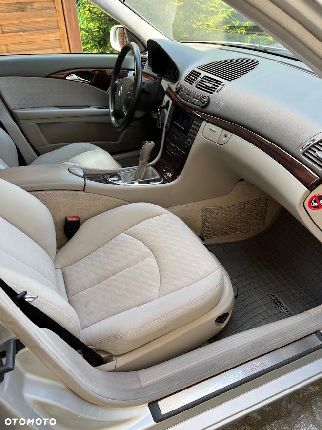 Mercedes-Benz Klasa E 220 CDI T Classic - 6