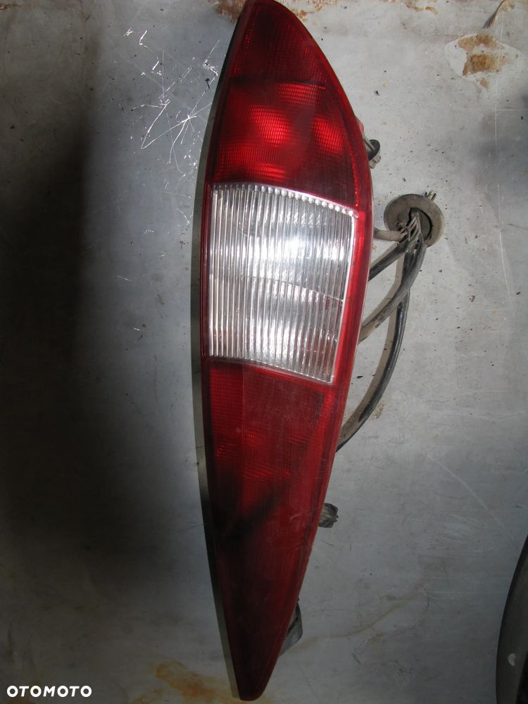 FORD MONDEO MK3 KOMBI LAMPA PRAWY TYŁ TYLNA PRAWA - 1