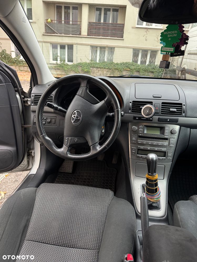 Toyota Avensis - 14
