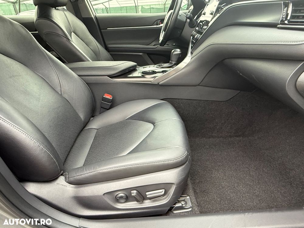 Toyota Camry Luxury - 20