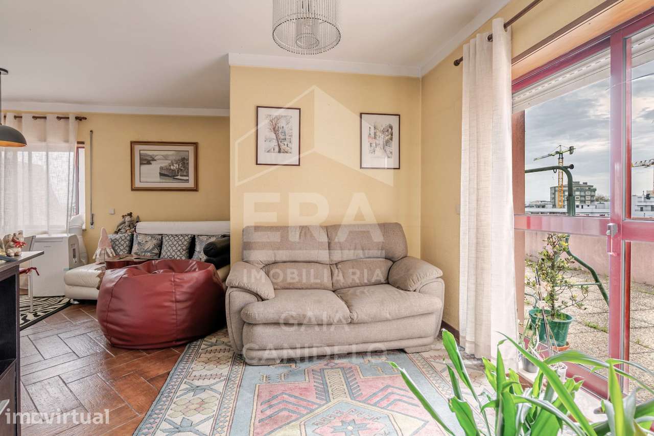 T2 com Enorme Terraço em Localização Privilegiada - Grande imagem: 3/16