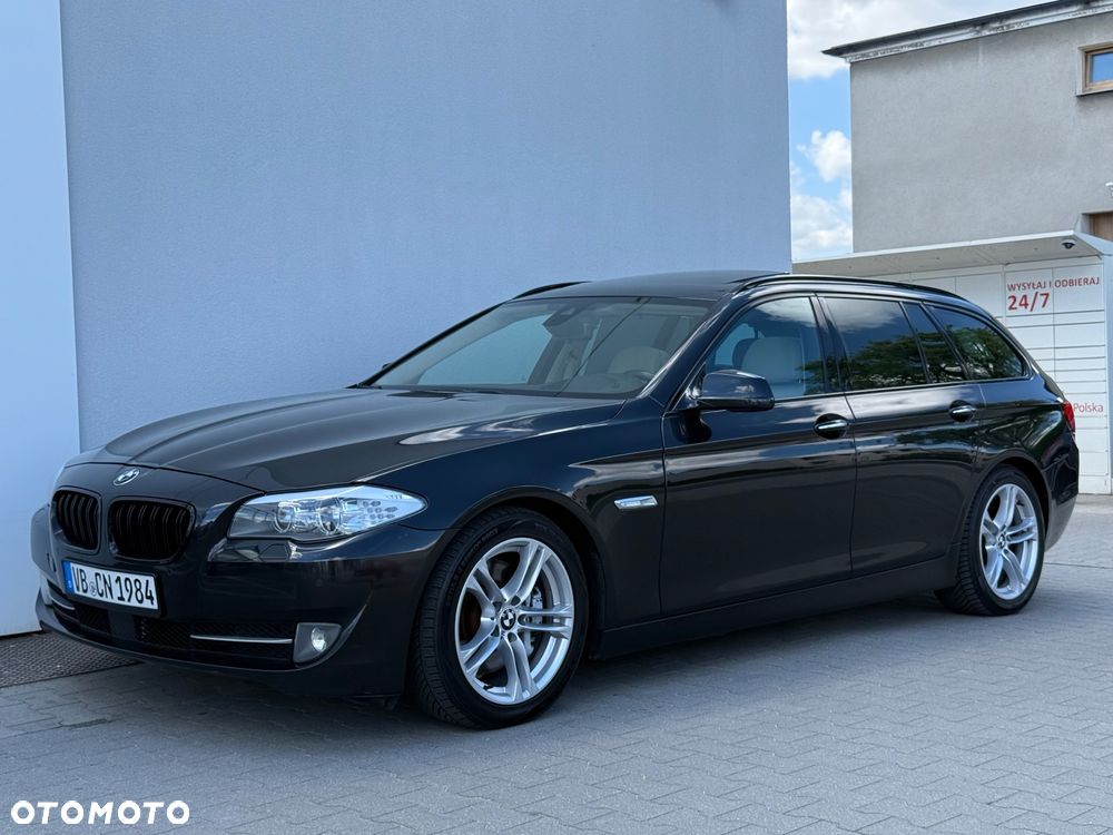 BMW Seria 5 525d Sport-Aut - 33
