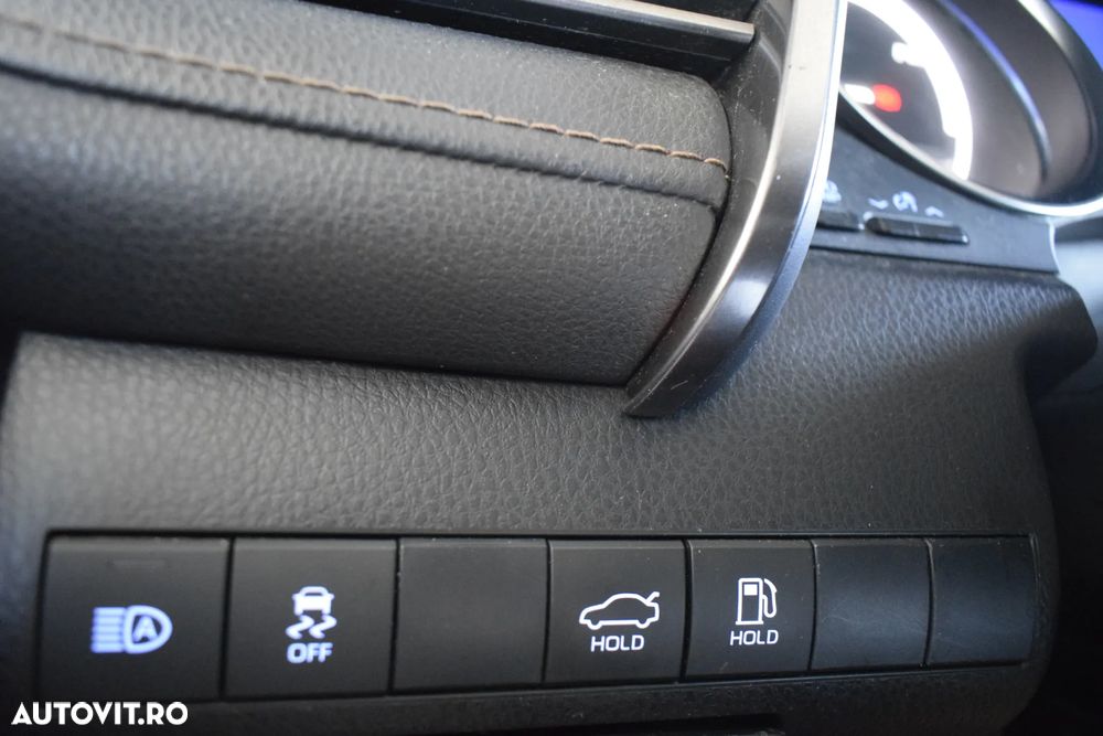 Toyota Camry Business Edition - 11