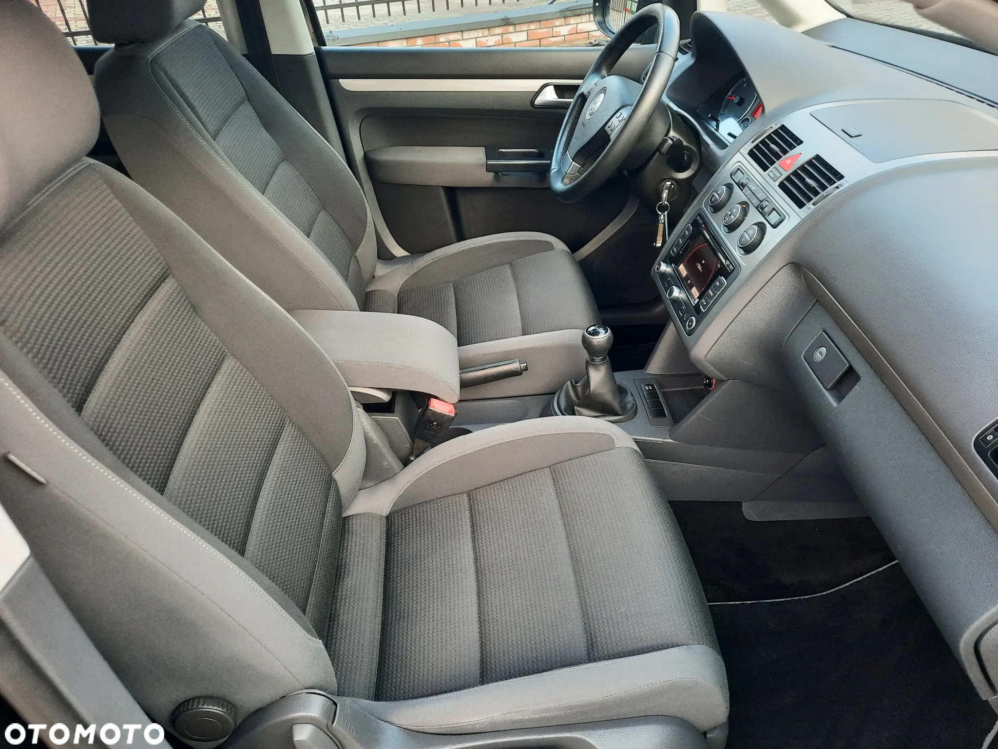 Volkswagen Touran 1.9 TDI Conceptline - 12