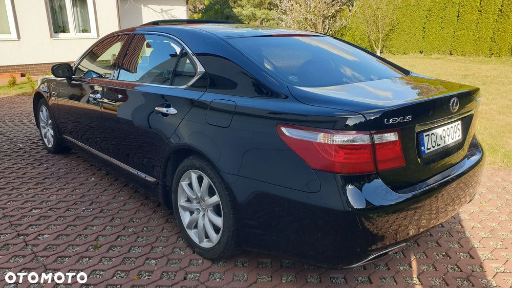 Lexus LS - 3