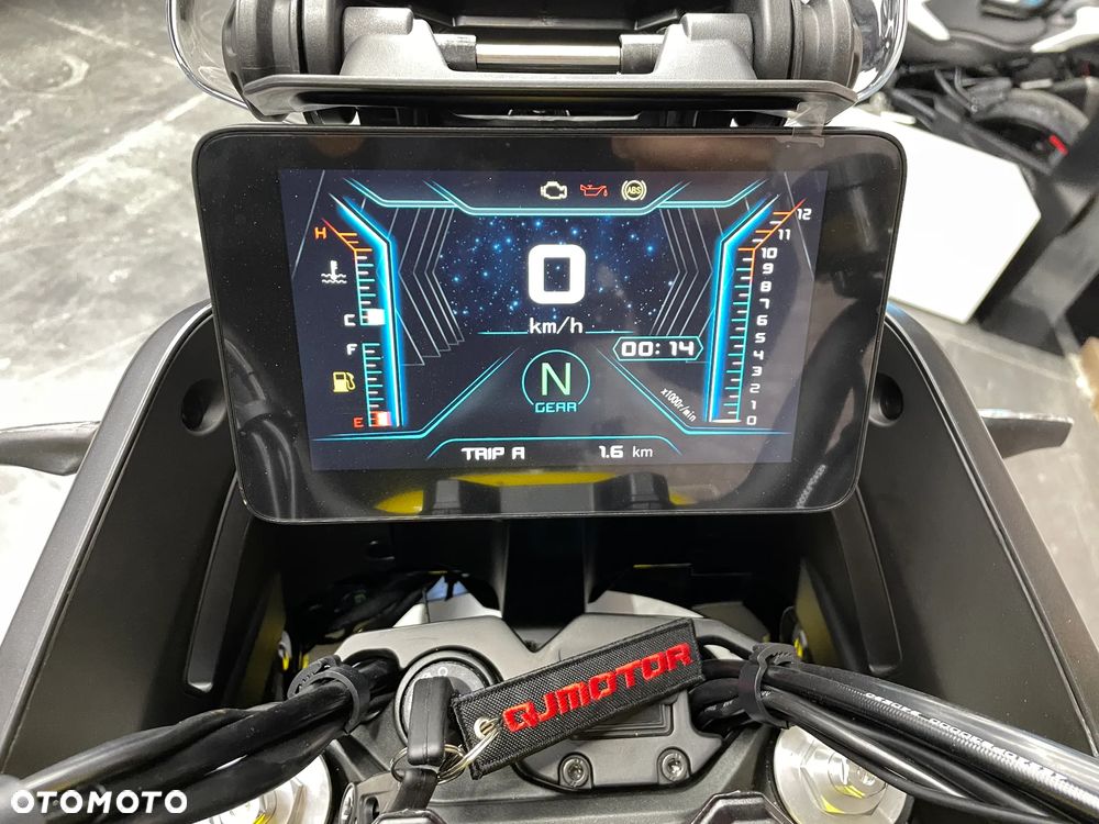 QJMOTOR SVT 650X - 11