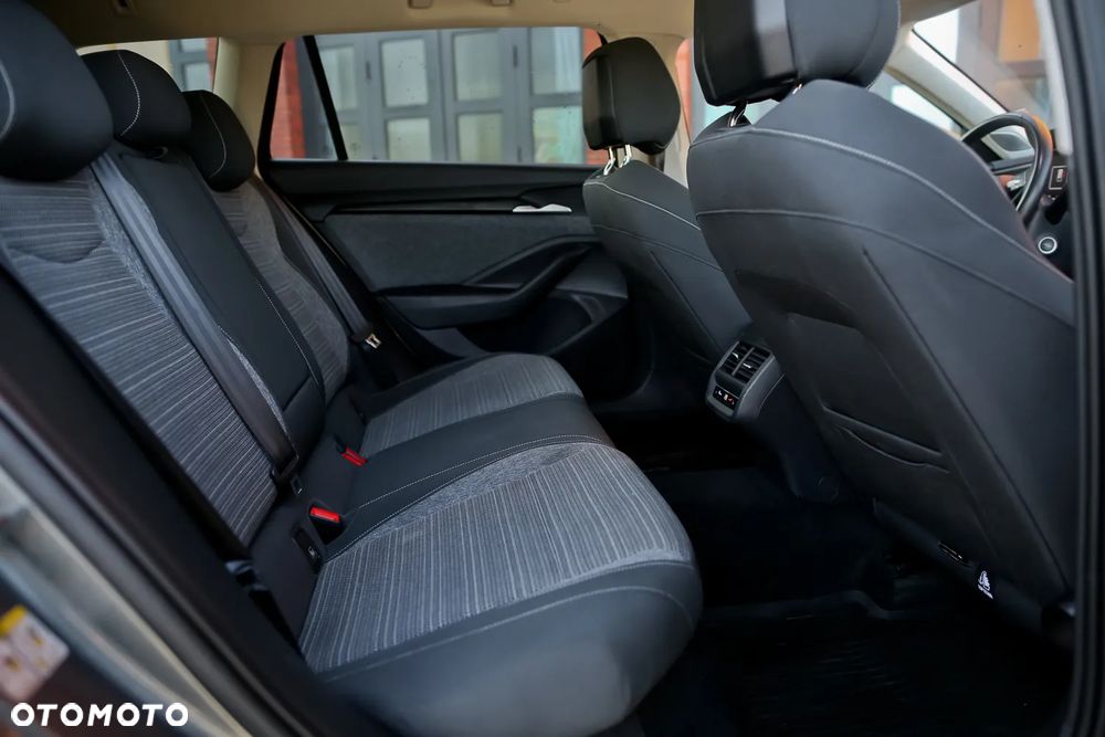 Skoda Superb 2.0 TDI SCR Selection DSG - 27