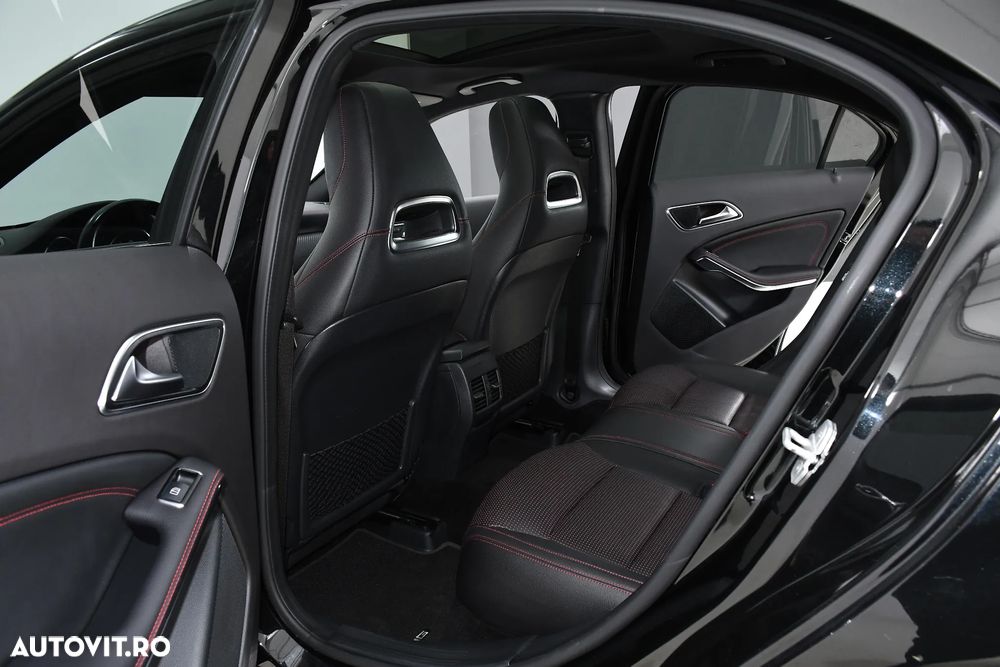 Mercedes-Benz A 220 d 4Matic 7G-DCT AMG Line - 16