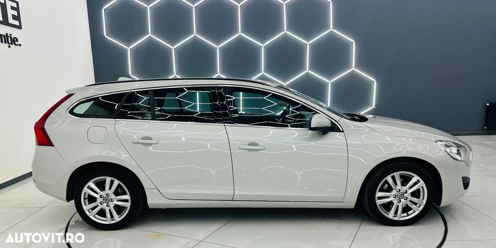 Volvo V60 D4 Geartronic Momentum - 33