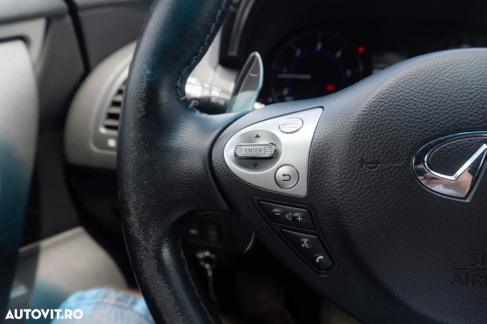 Infiniti Q70 - 17