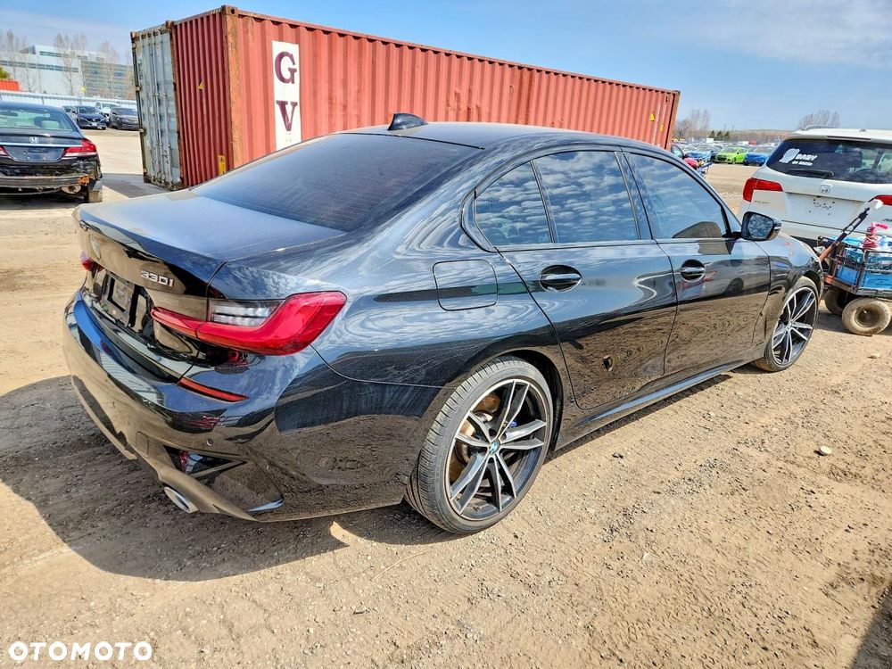 BMW Seria 3 330i xDrive M Sport - 3