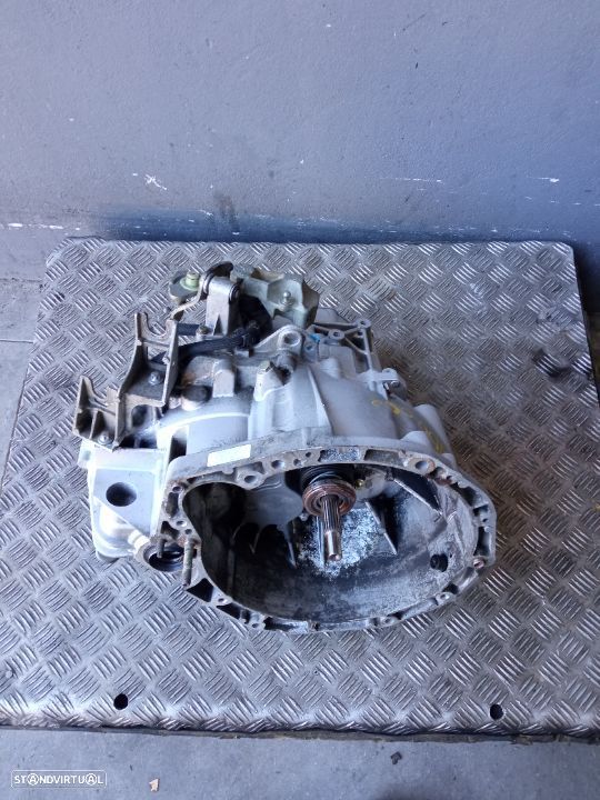 Caixa de 6 velocidades Renault Scenic II 1.9Dci 03-2006 ref: NDO 002 - 10
