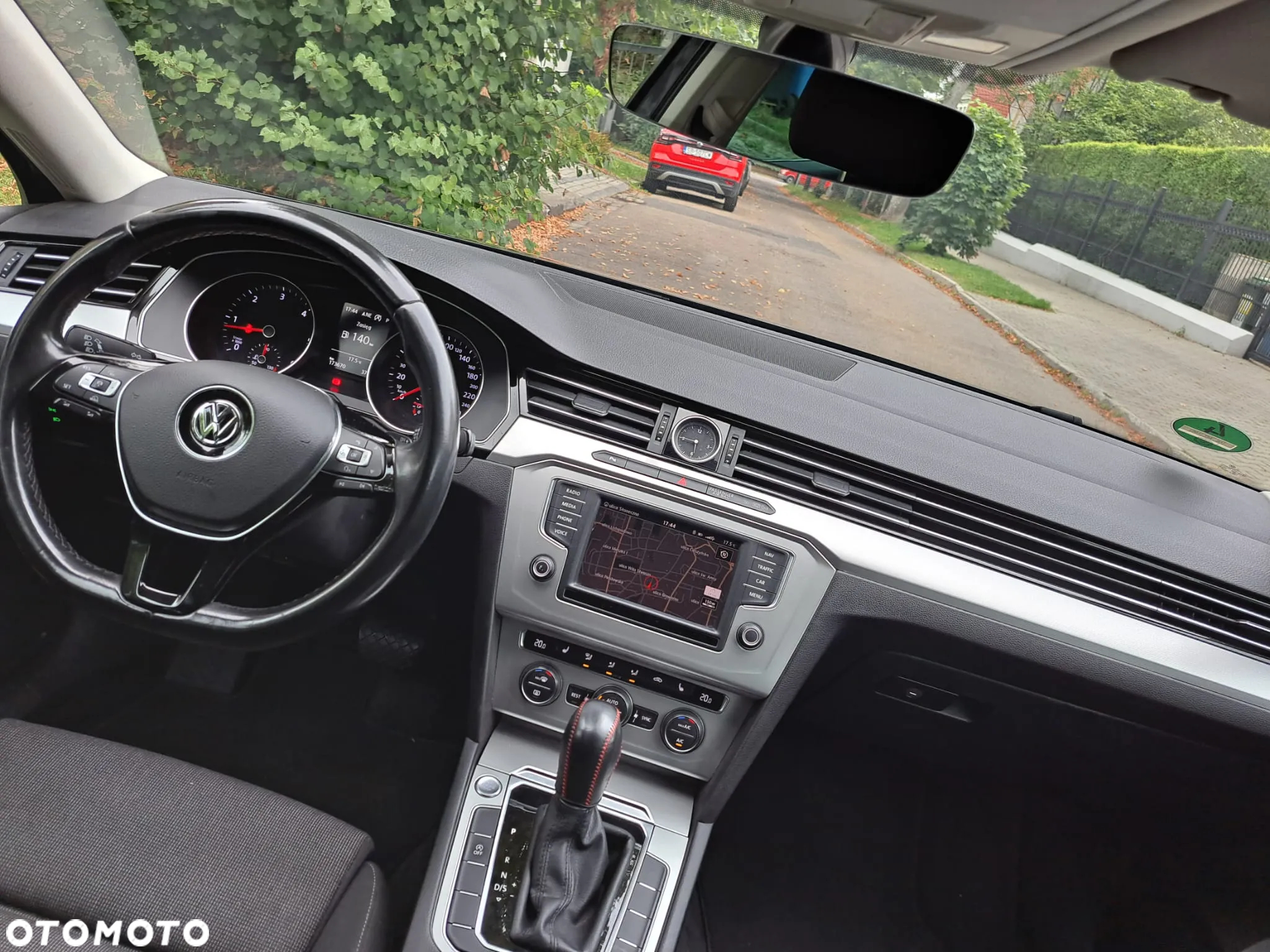 Volkswagen Passat Variant 1.6 TDI SCR DSG Business - 9