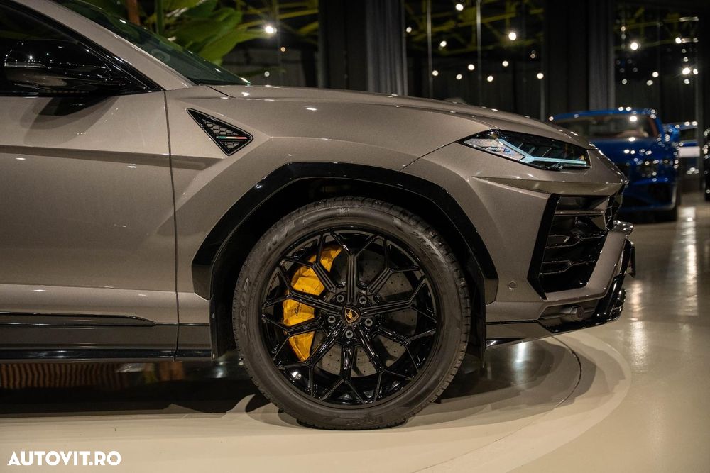 Lamborghini URUS - 16