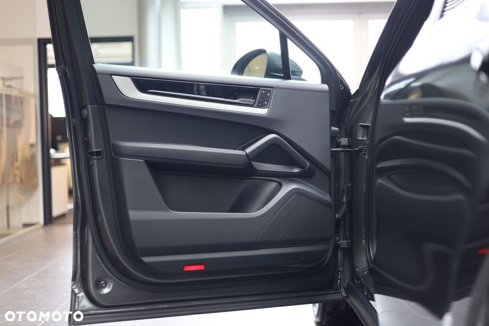 Porsche Cayenne - 26