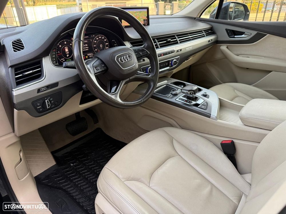 Audi Q7 3.0 TDI quattro tiptronic 7L - 12