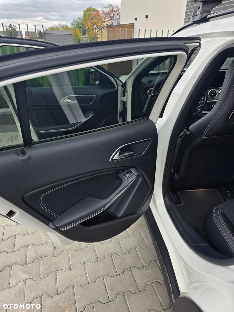 Mercedes-Benz GLA - 16