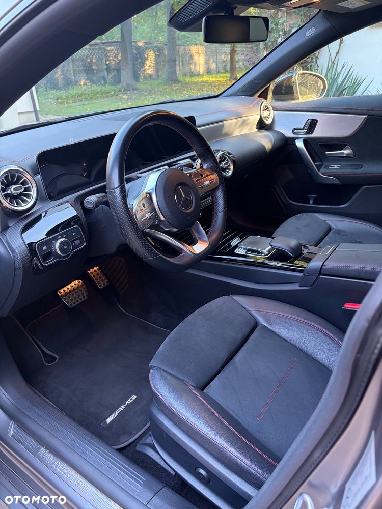 Mercedes-Benz CLA 220 4-Matic AMG Line 7G-DCT - 11