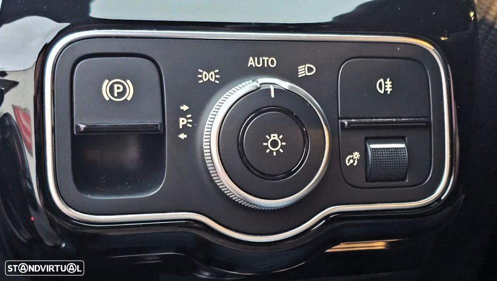 Mercedes-Benz CLA 180 d 8G-DCT - 32