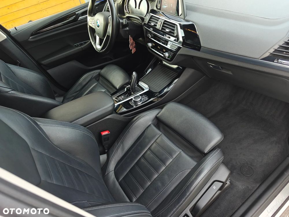 BMW X3 sDrive18d Luxury Line - 14