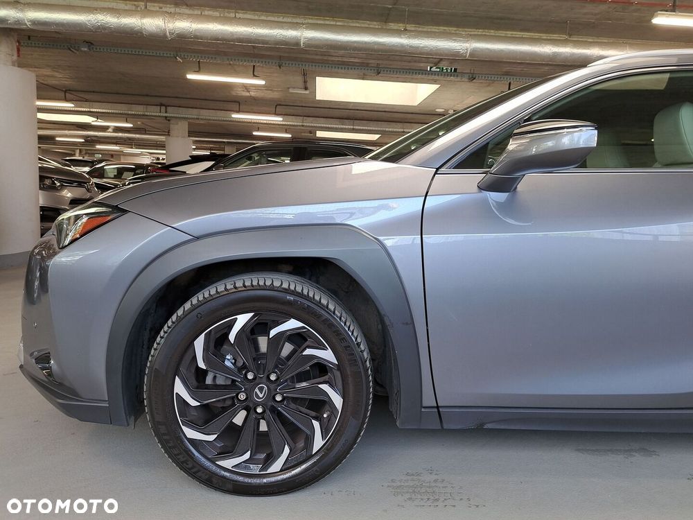 Lexus UX - 40