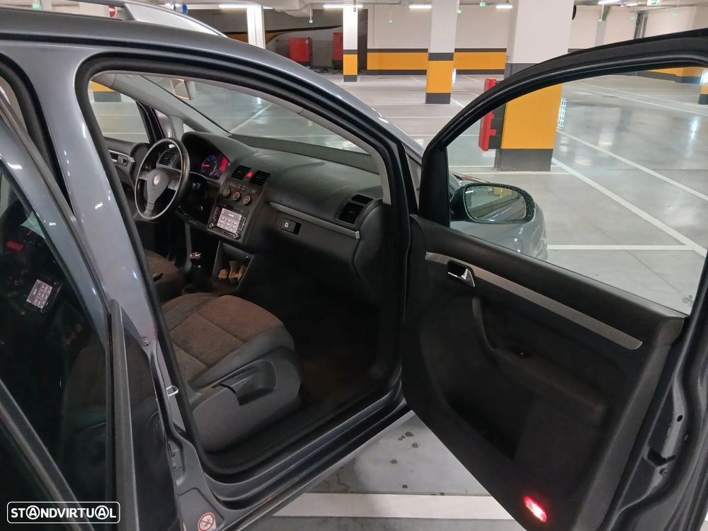 VW Touran 1.9 TDi Highline 7L - 11