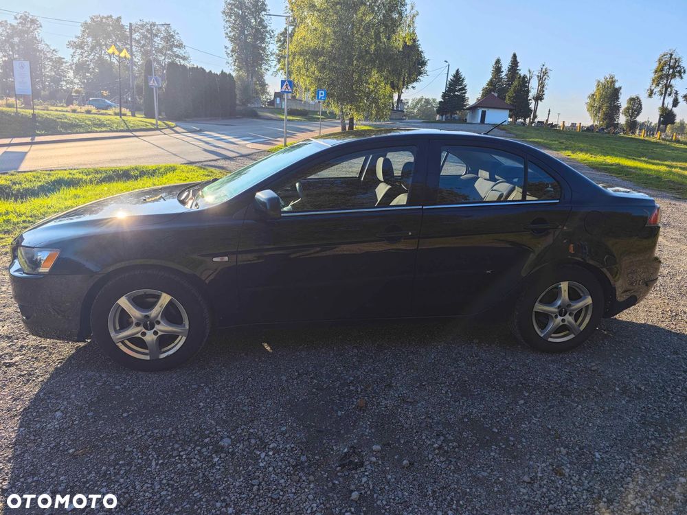 Mitsubishi Lancer 1.6 Invite - 2