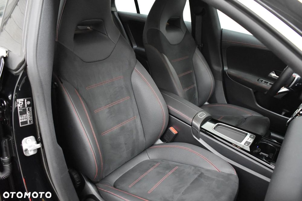 Mercedes-Benz CLA 250 e PHEV AMG Line 8G-DCT - 23